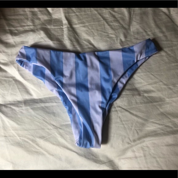 Tie Shoulder Scoopneck Bikini Top and Ruched Bottom Two Piece Bikini Set Small - Picture 4 of 5